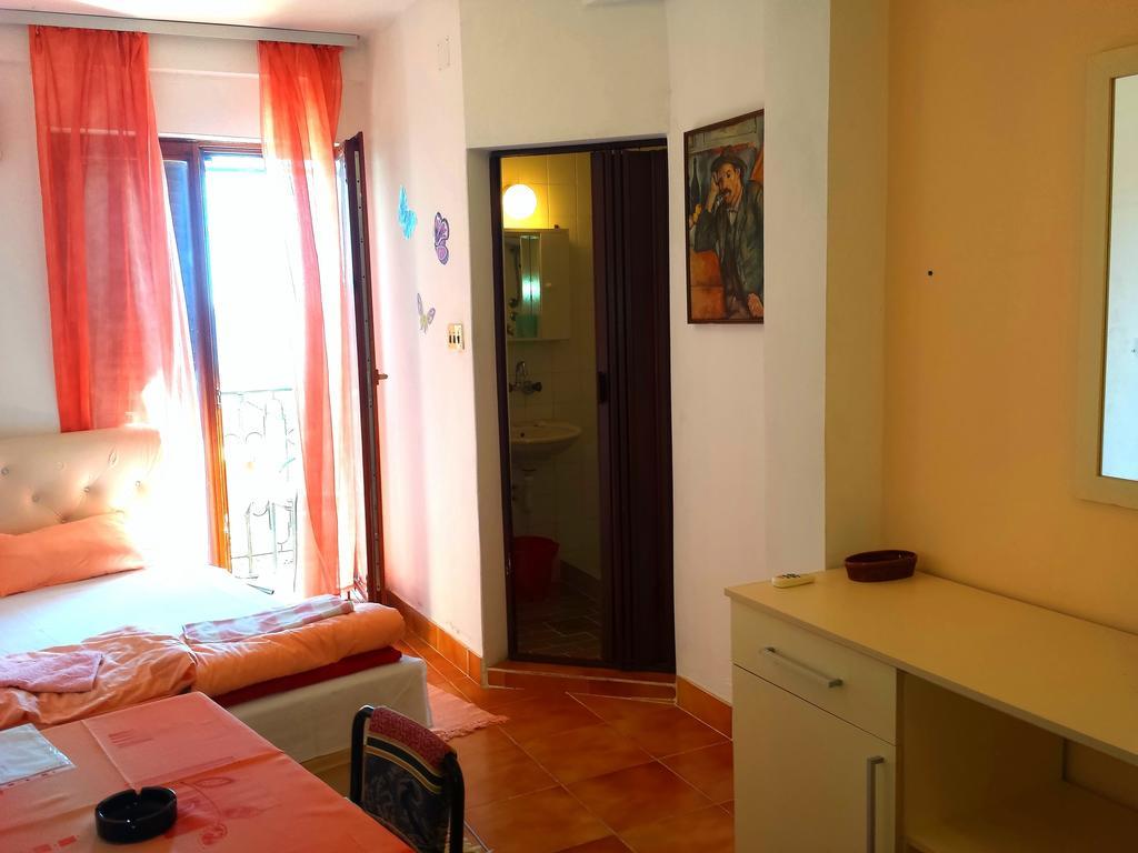 Apartments Prag Улцин Стая снимка
